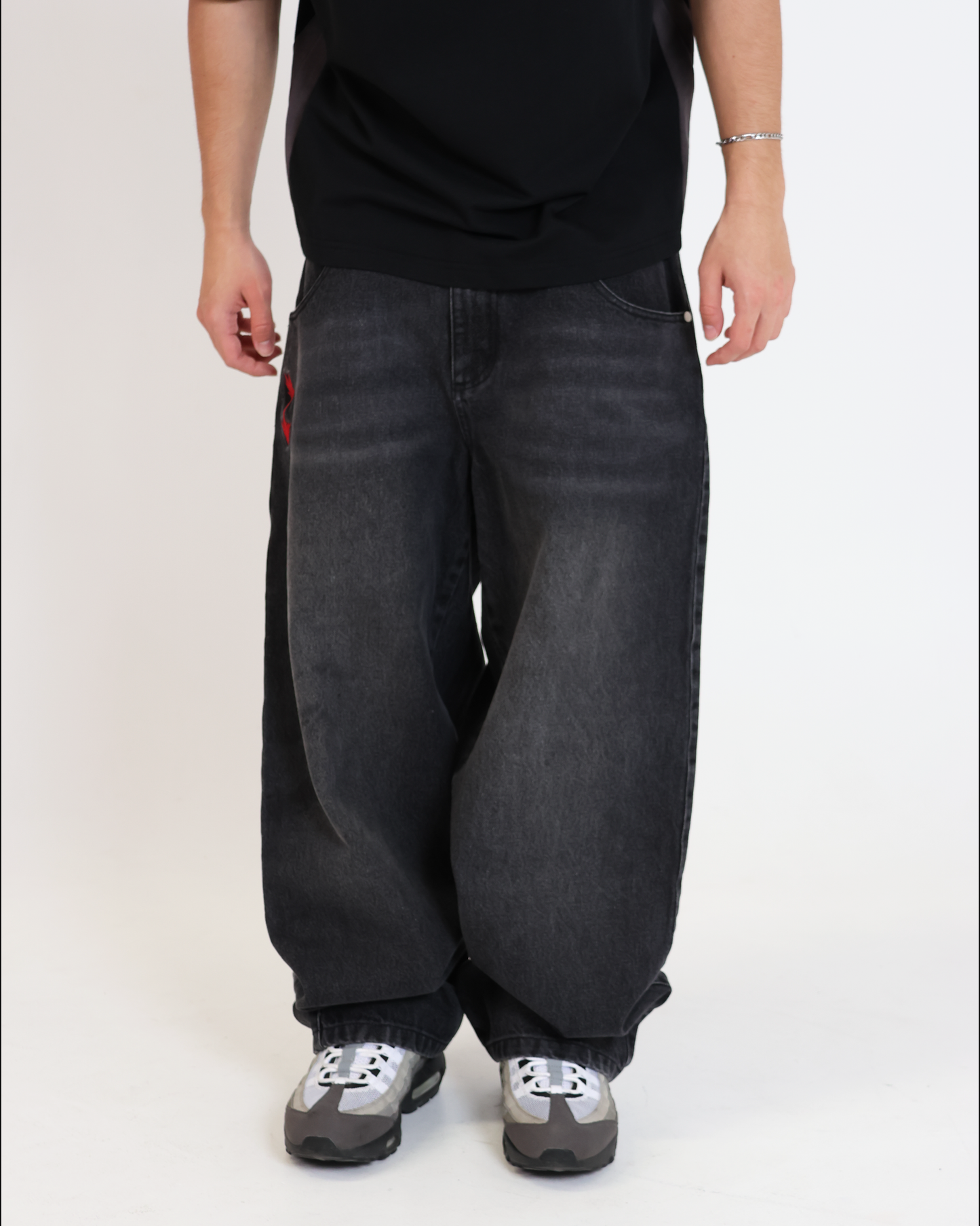 PIERCING BLOOD JEANS